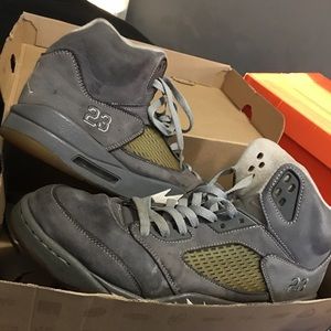 JORDAN Retro 5 Wolf Grey 5’s.